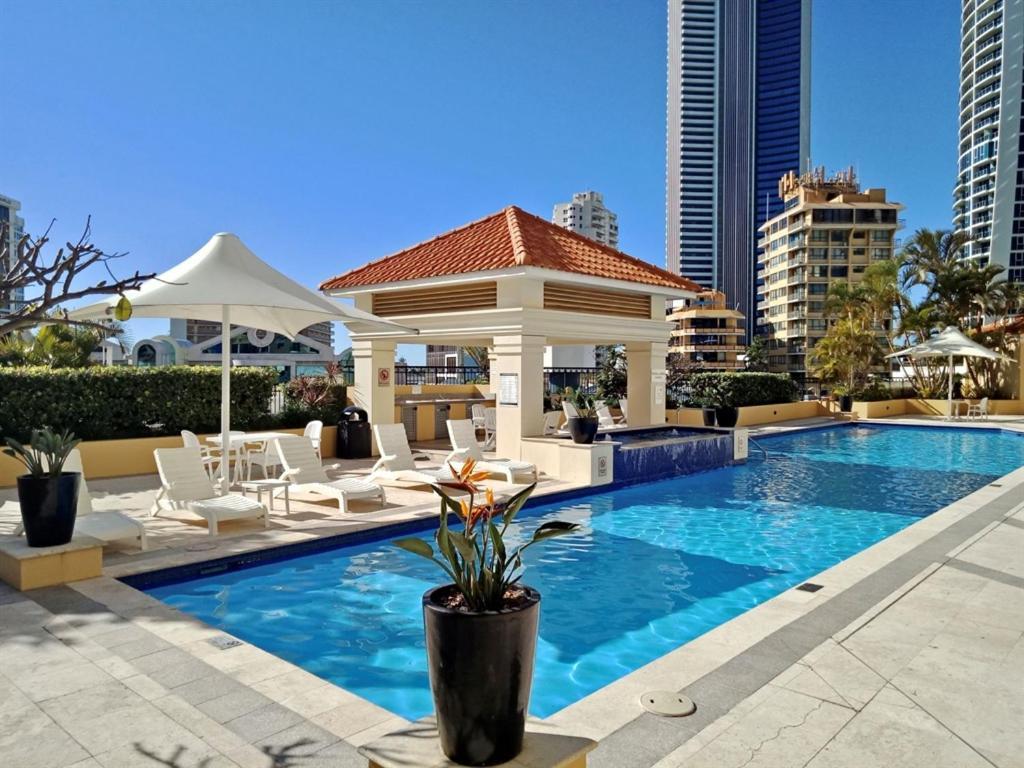Deluxe Chevron Renaissance Apartment โกลด์โคสต์ ภายนอก รูปภาพ