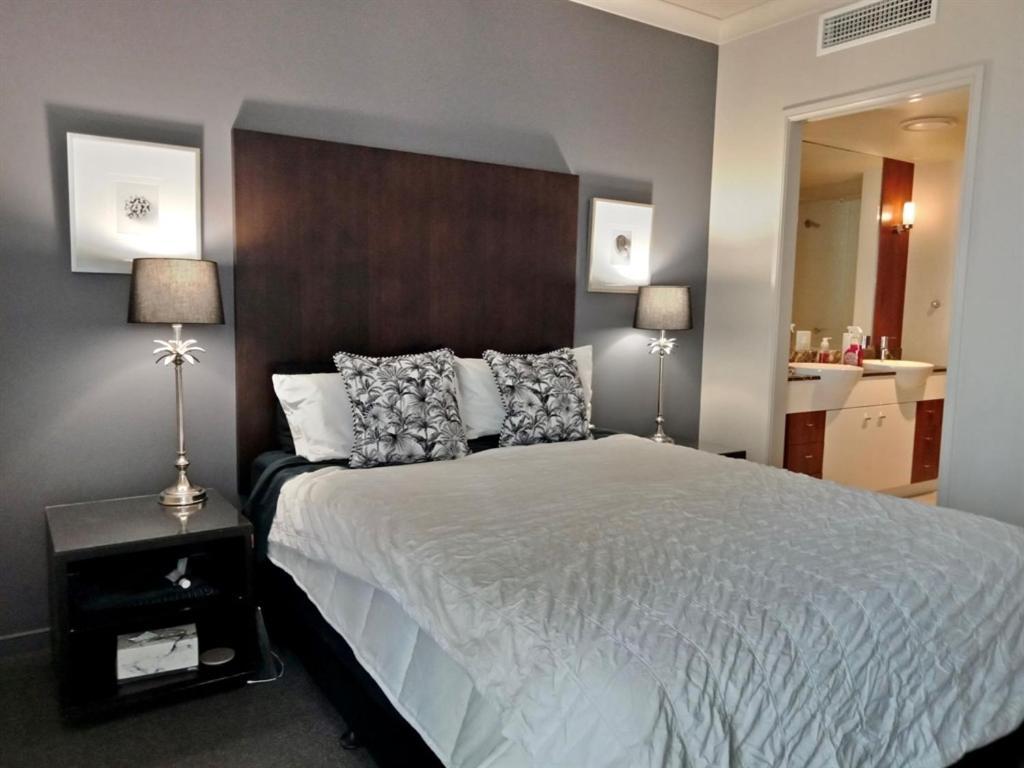 Deluxe Chevron Renaissance Apartment โกลด์โคสต์ ภายนอก รูปภาพ