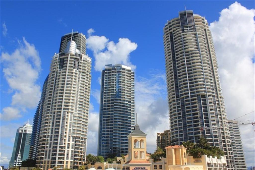 Deluxe Chevron Renaissance Apartment โกลด์โคสต์ ภายนอก รูปภาพ