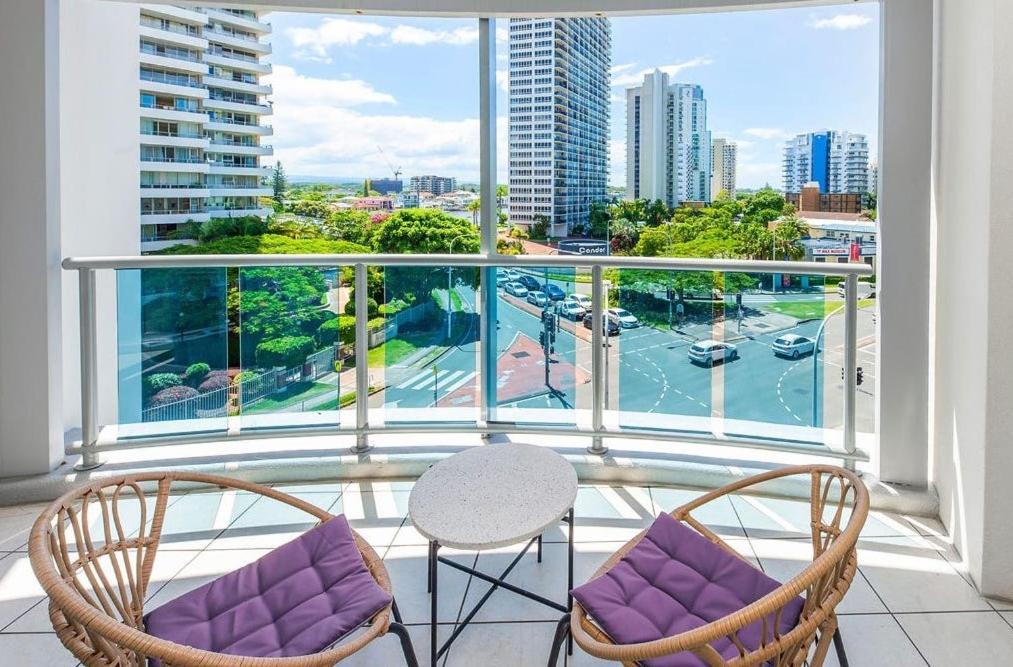 Deluxe Chevron Renaissance Apartment โกลด์โคสต์ ภายนอก รูปภาพ