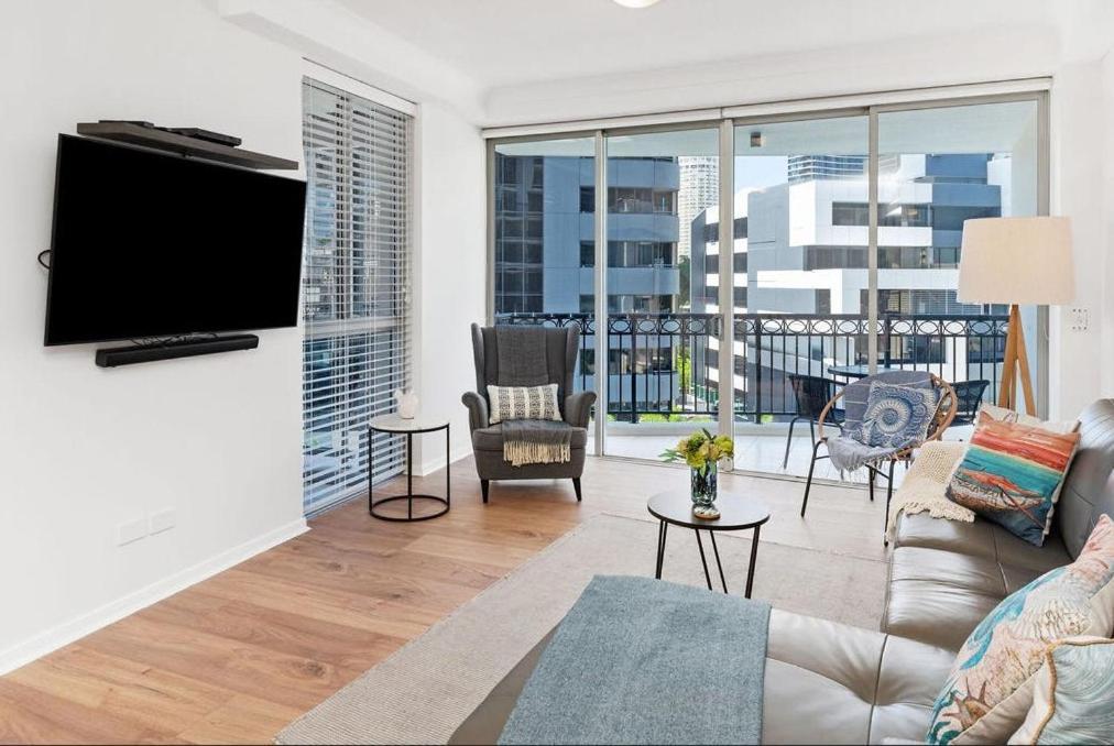 Deluxe Chevron Renaissance Apartment โกลด์โคสต์ ภายนอก รูปภาพ