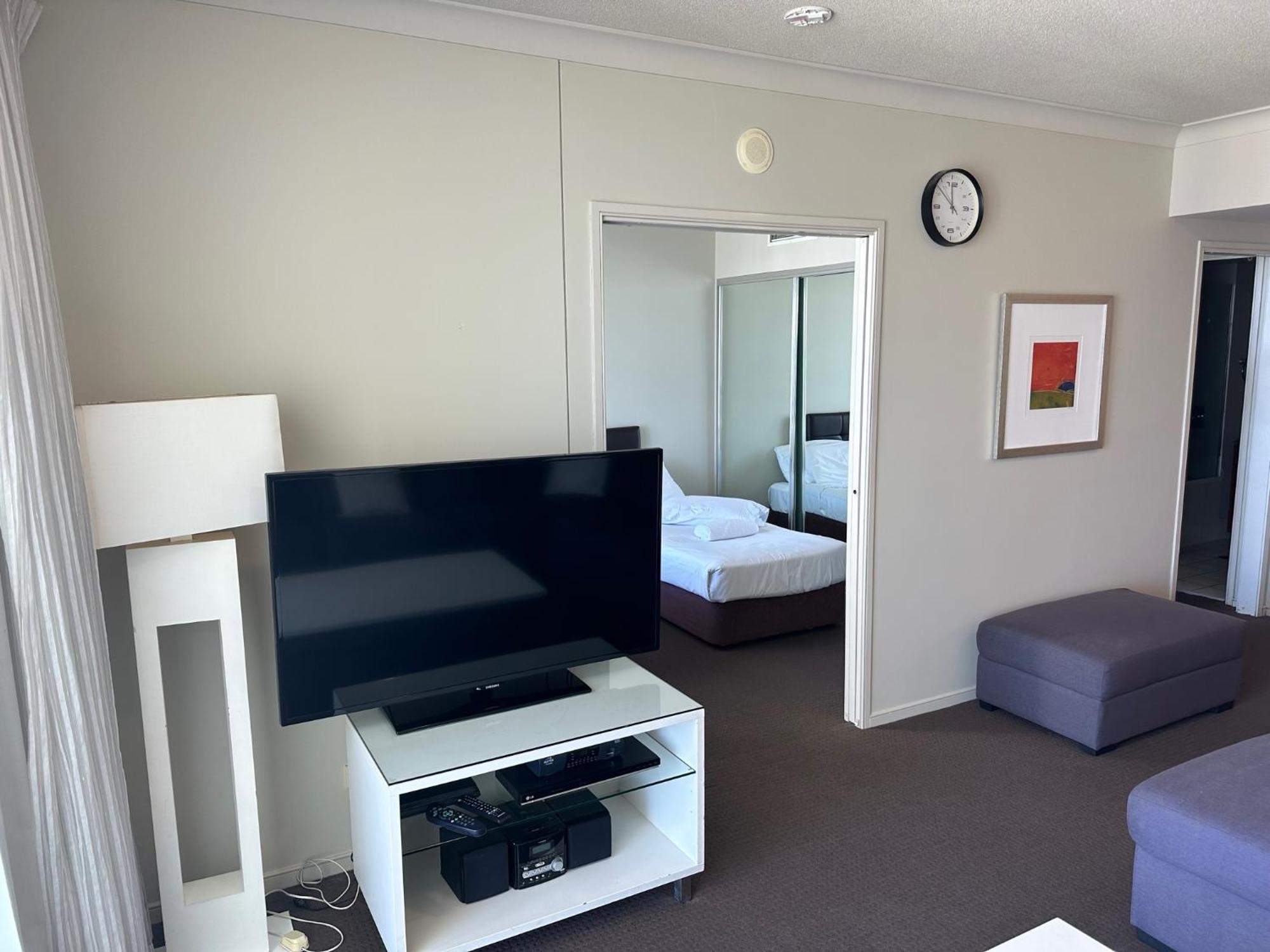 Deluxe Chevron Renaissance Apartment โกลด์โคสต์ ภายนอก รูปภาพ